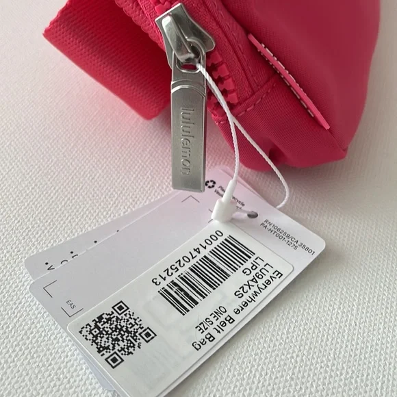 NWT Lululemon Everywhere Belt Bag Lipgloss - Picture 4 of 12